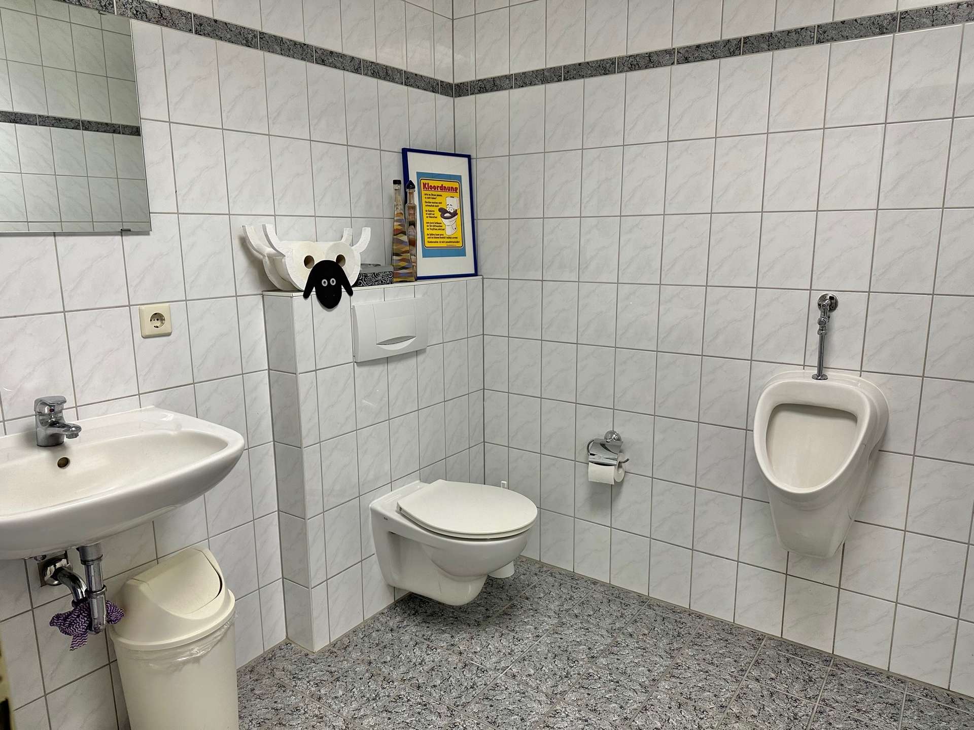 TOP LAGE UND VIELSEITIG NUTZBAR - PKW-Stellpl&auml;tze vorhanden - Laden, Praxis, Fitnessstudio etc.